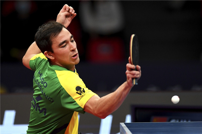 贴手套侧后 贴手套侧后