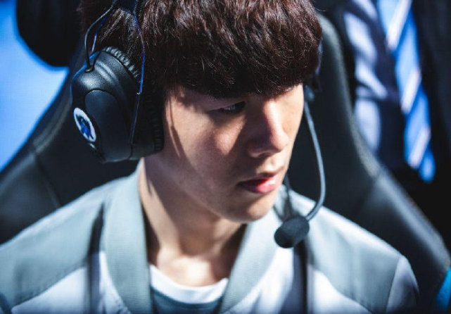 他以反方向 他以反方向